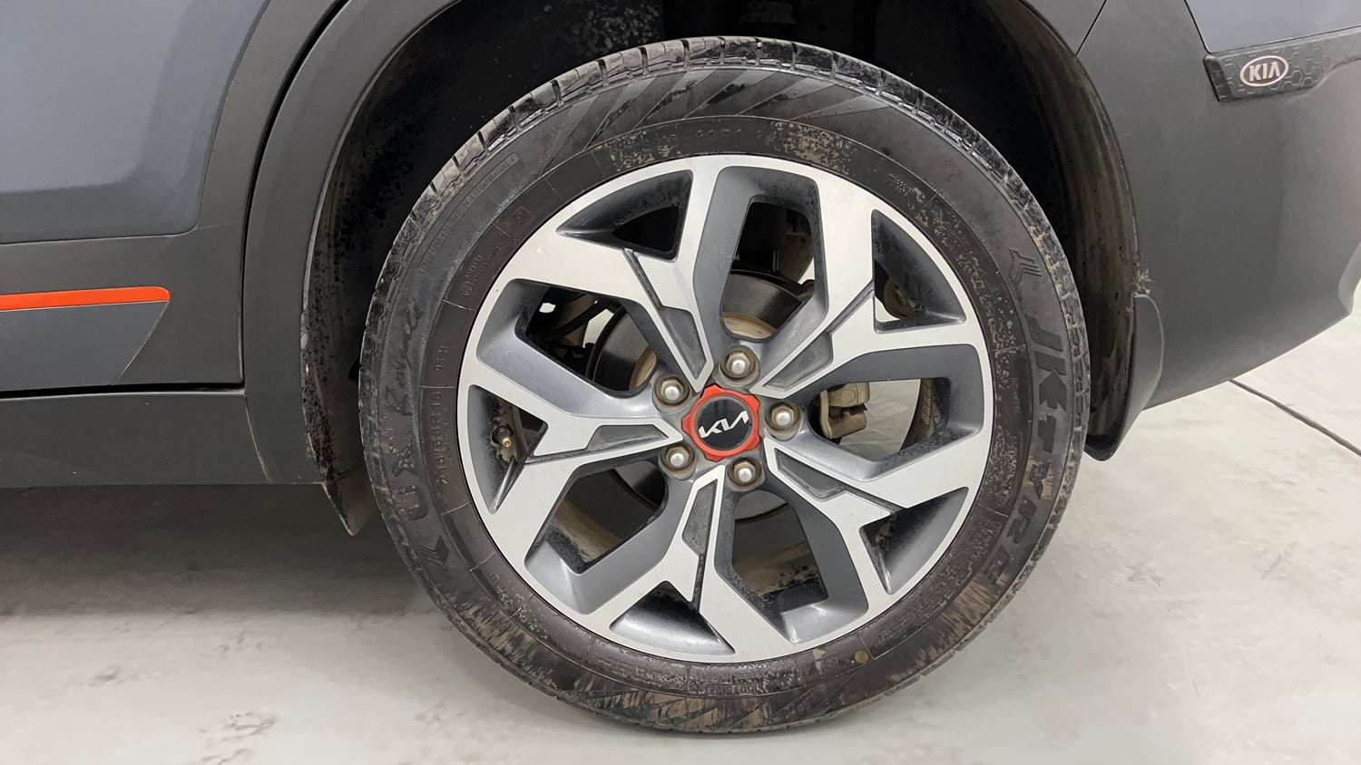 Used 2022 Kia Seltos X Line 1.4 DCT Petrol Automatic tyres LEFT REAR TYRE RIM VIEW