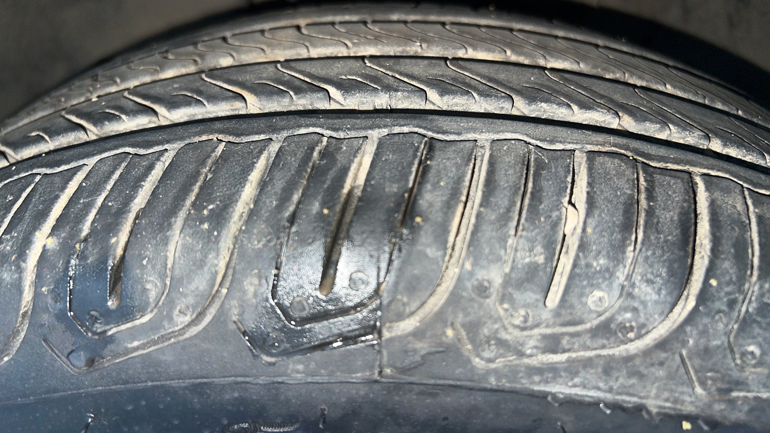 Used 2022 Tata Tiago XZ Plus CNG Cng Manual tyres LEFT FRONT TYRE TREAD VIEW
