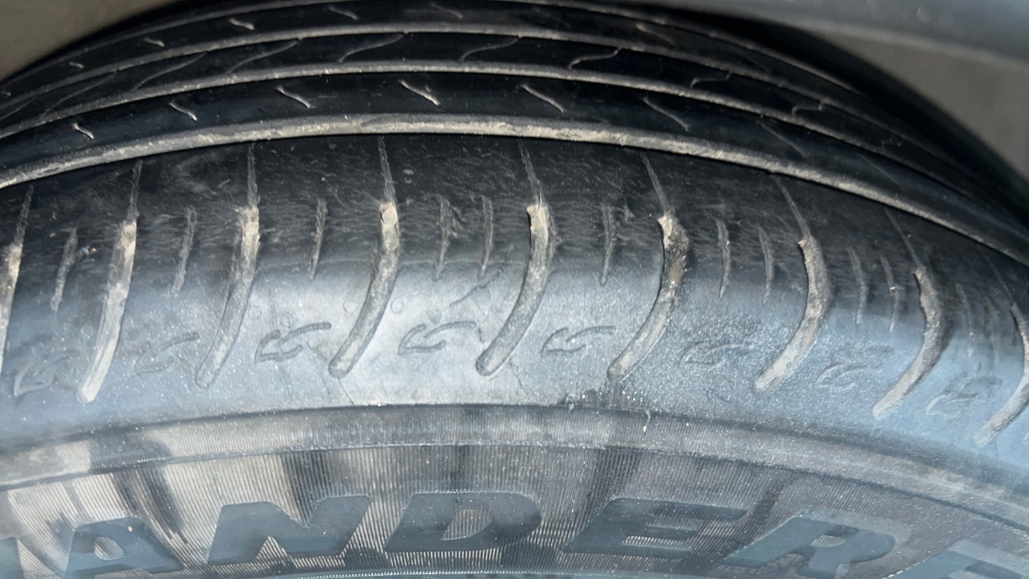 Used 2022 Kia Carens Luxury Plus 1.5 Diesel AT 7 STR Diesel Automatic tyres RIGHT FRONT TYRE TREAD VIEW