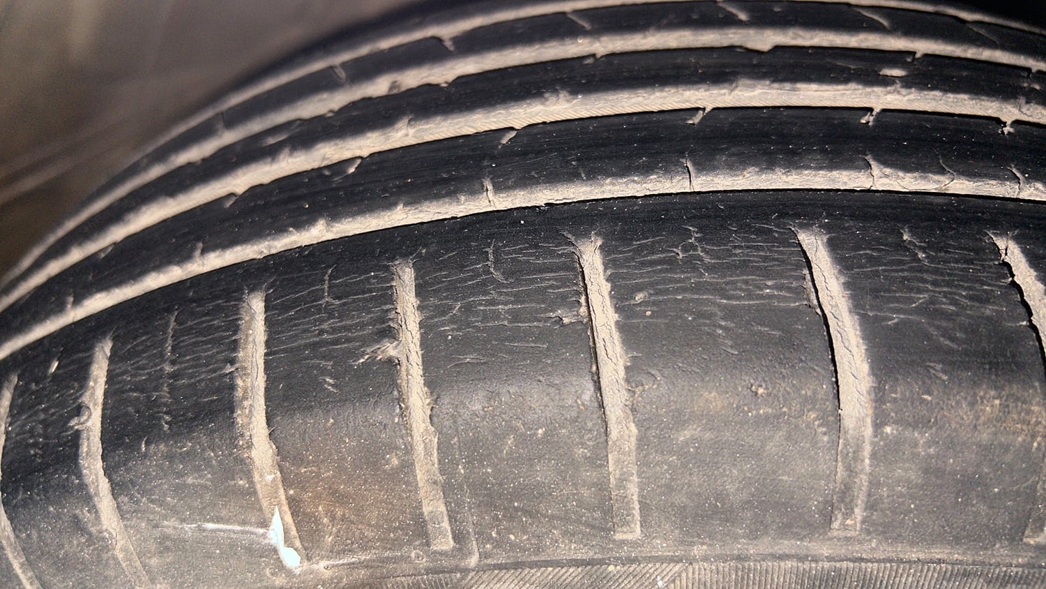 Used 2018 Maruti Suzuki Swift ZXi AMT Petrol Automatic tyres RIGHT FRONT TYRE TREAD VIEW