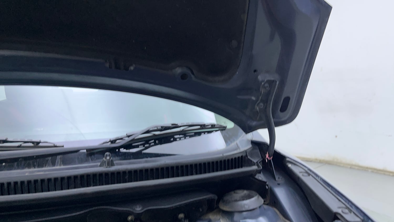 Used 2020 Maruti Suzuki Baleno Delta Petrol Manual engine ENGINE LEFT SIDE HINGE & APRON VIEW