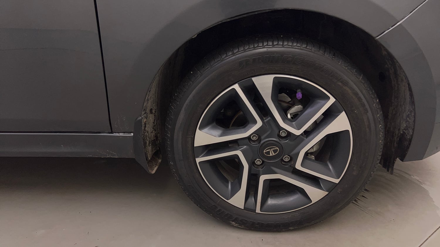 Used 2024 Tata Tiago XZA Plus Petrol Automatic tyres RIGHT FRONT TYRE RIM VIEW