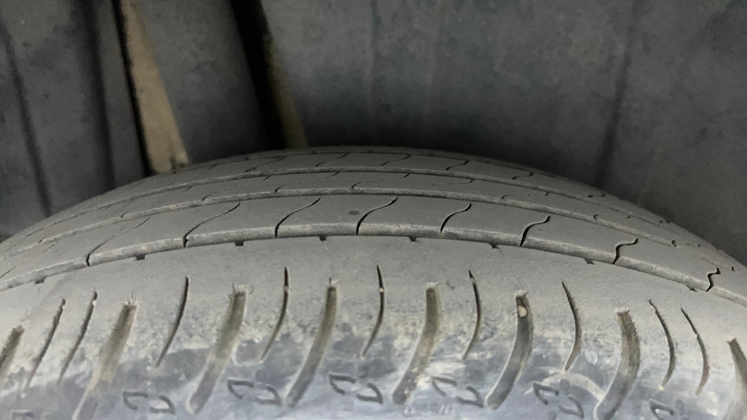 Used 2024 Maruti Suzuki XL6 Zeta MT Petrol Petrol Manual tyres RIGHT REAR TYRE TREAD VIEW