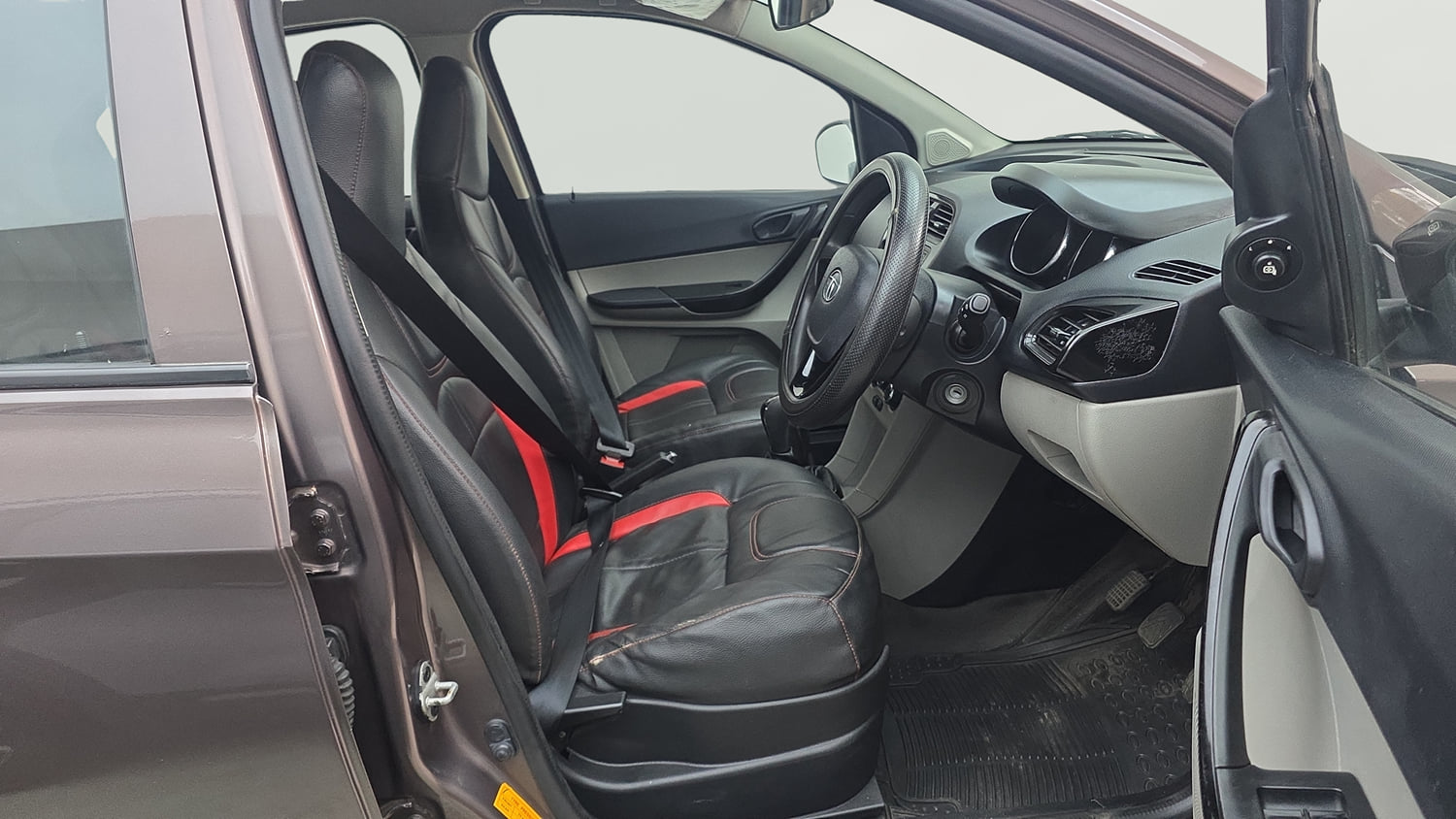 Used 2019 Tata Tiago Revotron XT Petrol Manual interior RIGHT SIDE FRONT DOOR CABIN VIEW