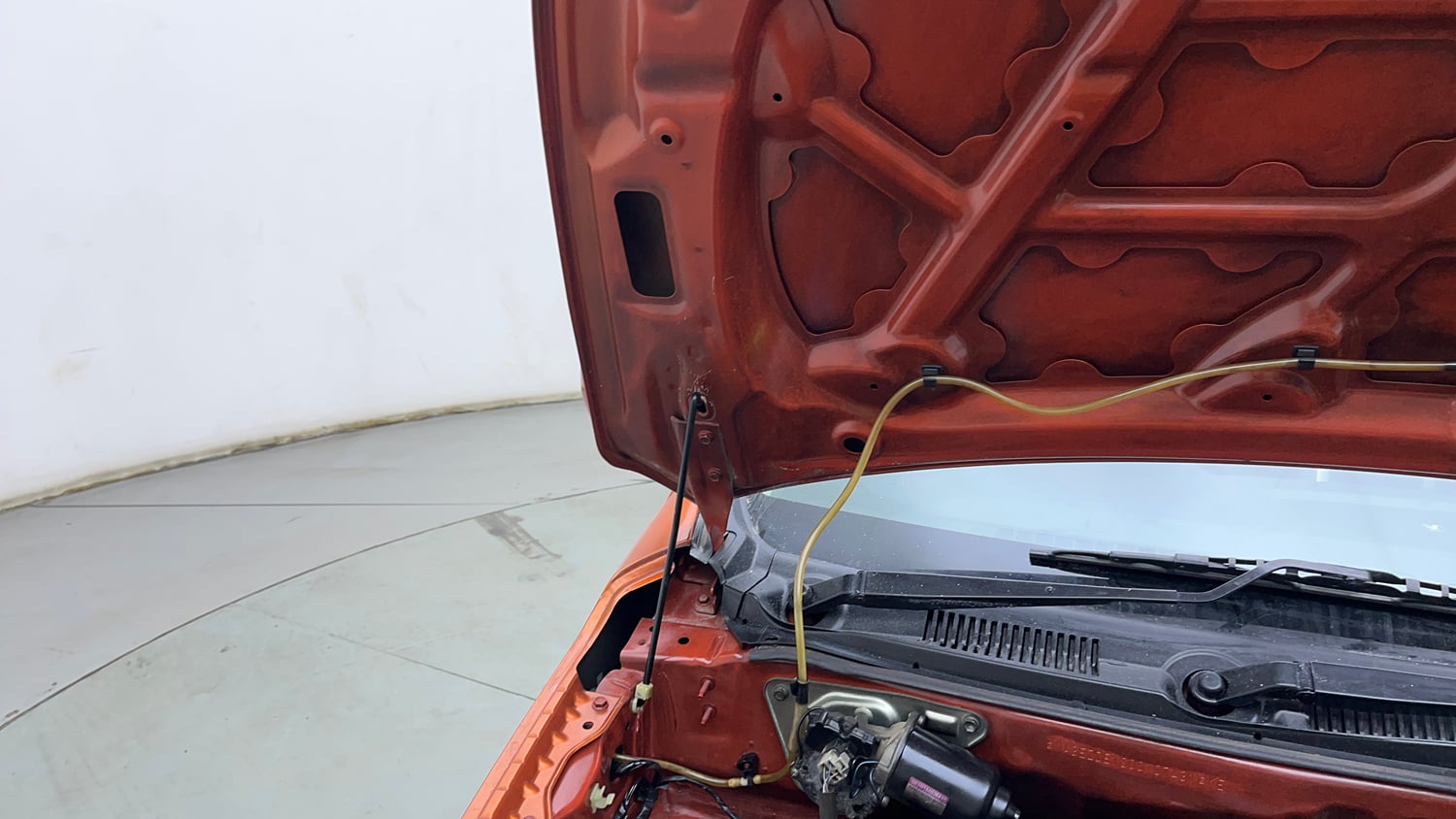 Used 2015 Maruti Suzuki Alto K10 VXi (O) Petrol Manual engine ENGINE RIGHT SIDE HINGE & APRON VIEW