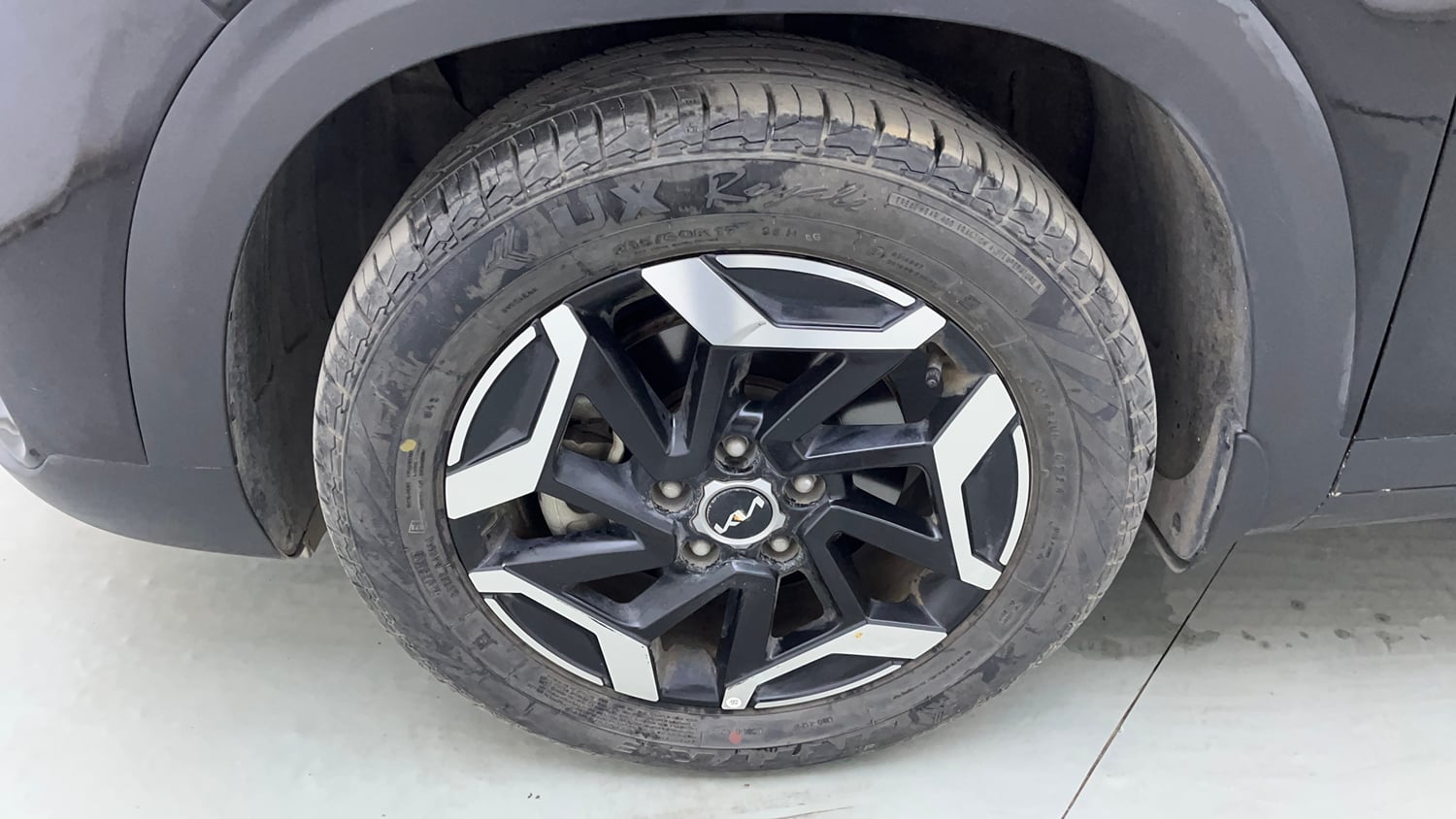 Used 2024 kia Seltos HTX 1.5 Petrol IVT Petrol Automatic tyres LEFT FRONT TYRE RIM VIEW