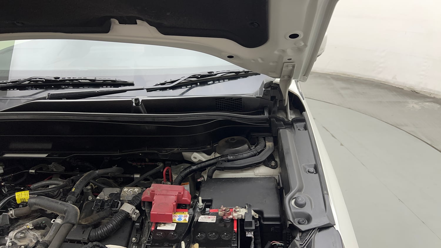 Used 2025 Maruti Suzuki Victoris ZXI+ (O) THS 2W Hybrid Automatic engine ENGINE LEFT SIDE HINGE & APRON VIEW