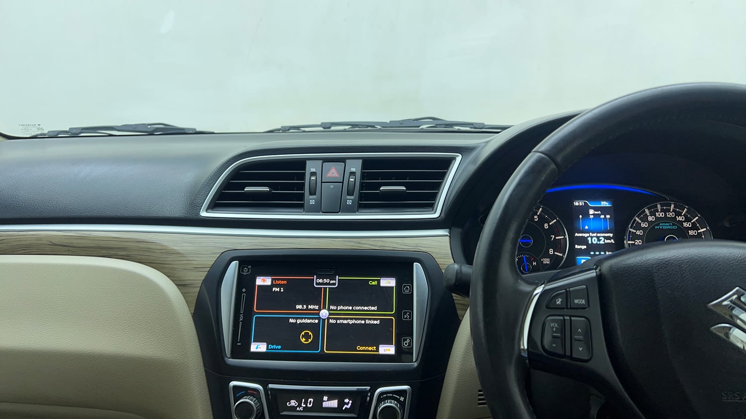 Used 2020 Maruti Suzuki Ciaz Alpha 1.5 AT Petrol Automatic top_features Integrated (in-dash) music system