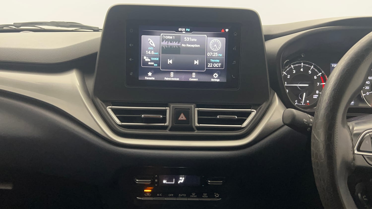 Used 2022 Maruti Suzuki Baleno Zeta AGS Petrol Automatic interior MUSIC SYSTEM & AC CONTROL VIEW