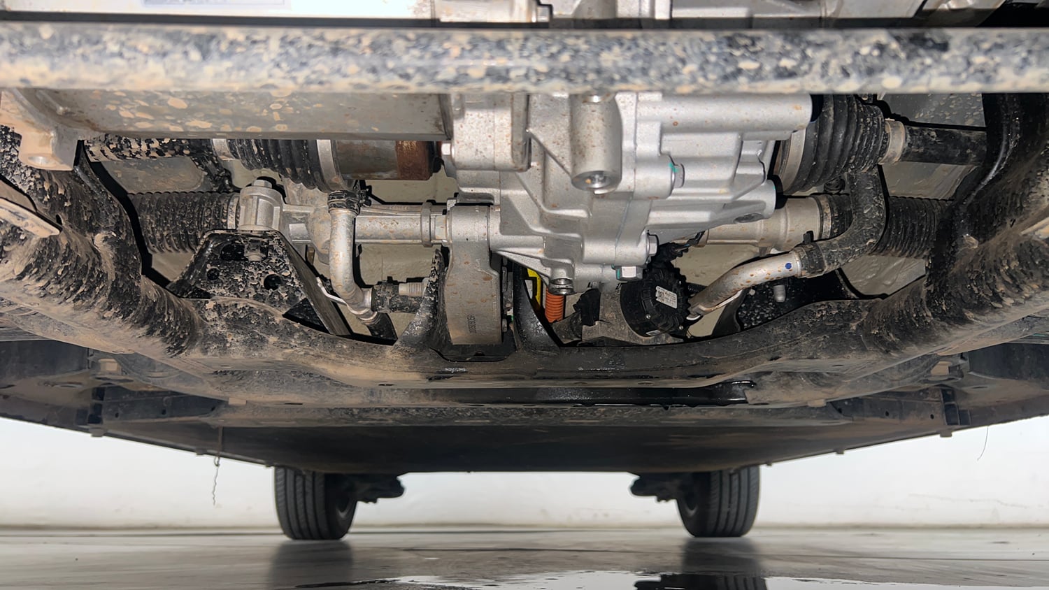 Used 2026 MG Motors Windsor EV Essence Pro Electric Automatic extra FRONT LEFT UNDERBODY VIEW
