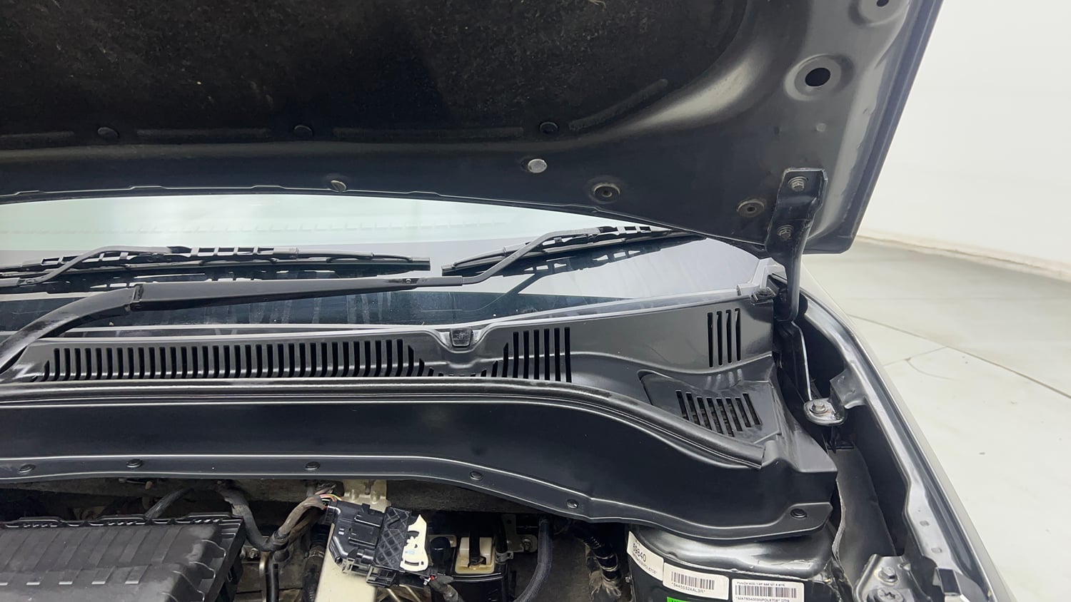 Used 2022 Tata Punch Accomplished MT Petrol Manual engine ENGINE LEFT SIDE HINGE & APRON VIEW