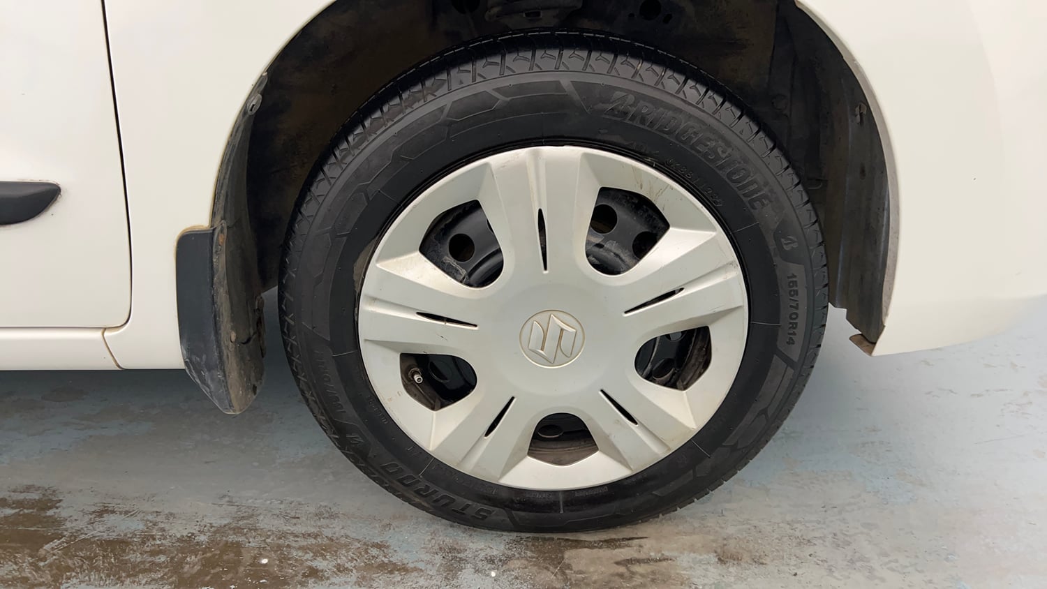 Used 2016 Maruti Suzuki Wagon R VXI Petrol Manual tyres RIGHT FRONT TYRE RIM VIEW