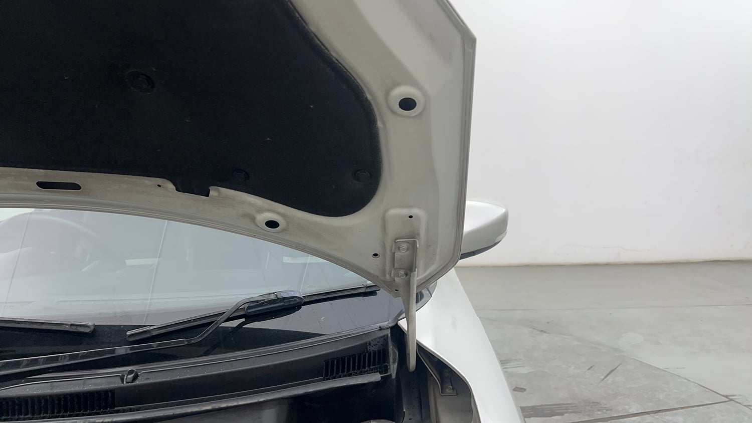 Used 2020 Maruti Suzuki Swift ZXi Plus AMT Petrol Automatic engine ENGINE LEFT SIDE HINGE & APRON VIEW