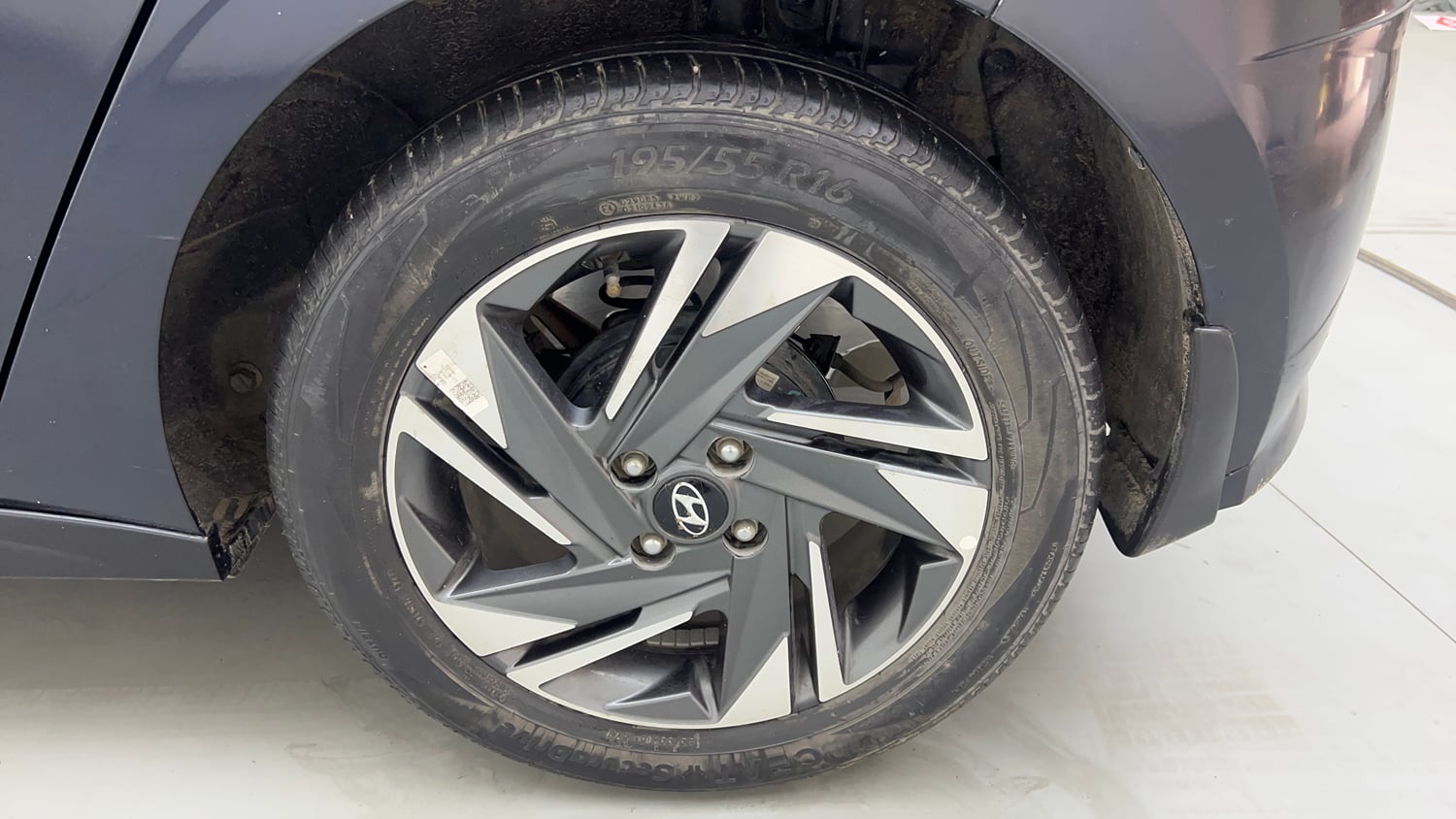 Used 2023 Hyundai New i20 Asta (O) 1.2 MT Petrol Manual tyres LEFT REAR TYRE RIM VIEW