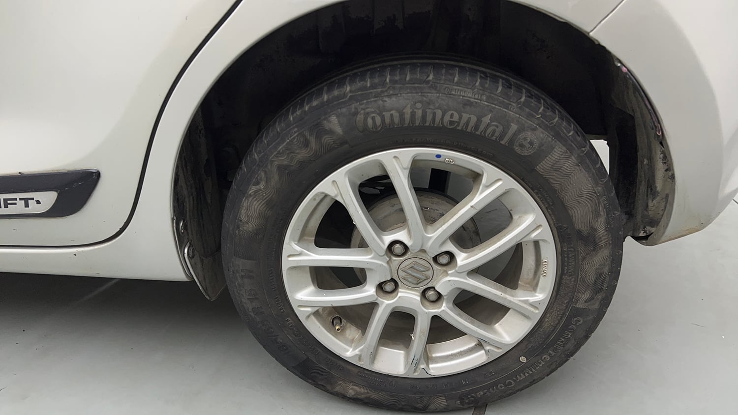 Used 2018 Maruti Suzuki Swift ZXi AMT Petrol Automatic tyres LEFT REAR TYRE RIM VIEW