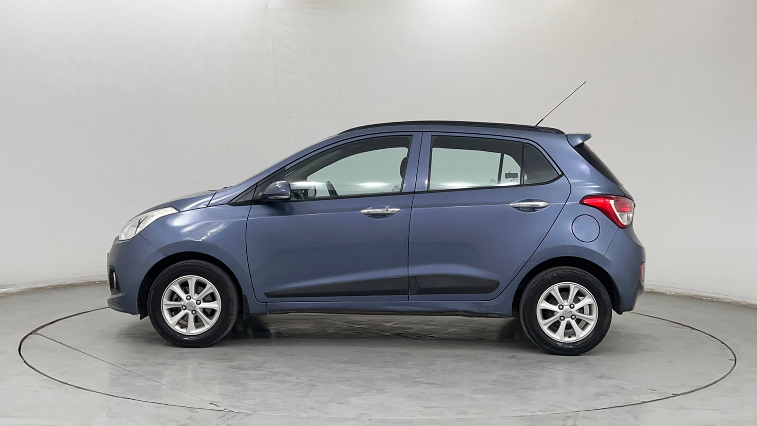 Used 2015 Hyundai Grand i10 Asta AT 1.2 Kappa VTVT Petrol Automatic exterior LEFT SIDE VIEW