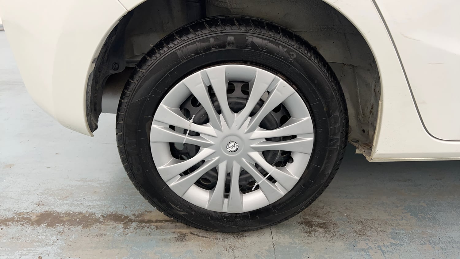 Used 2016 Honda Jazz SV Petrol Petrol Manual tyres RIGHT REAR TYRE RIM VIEW