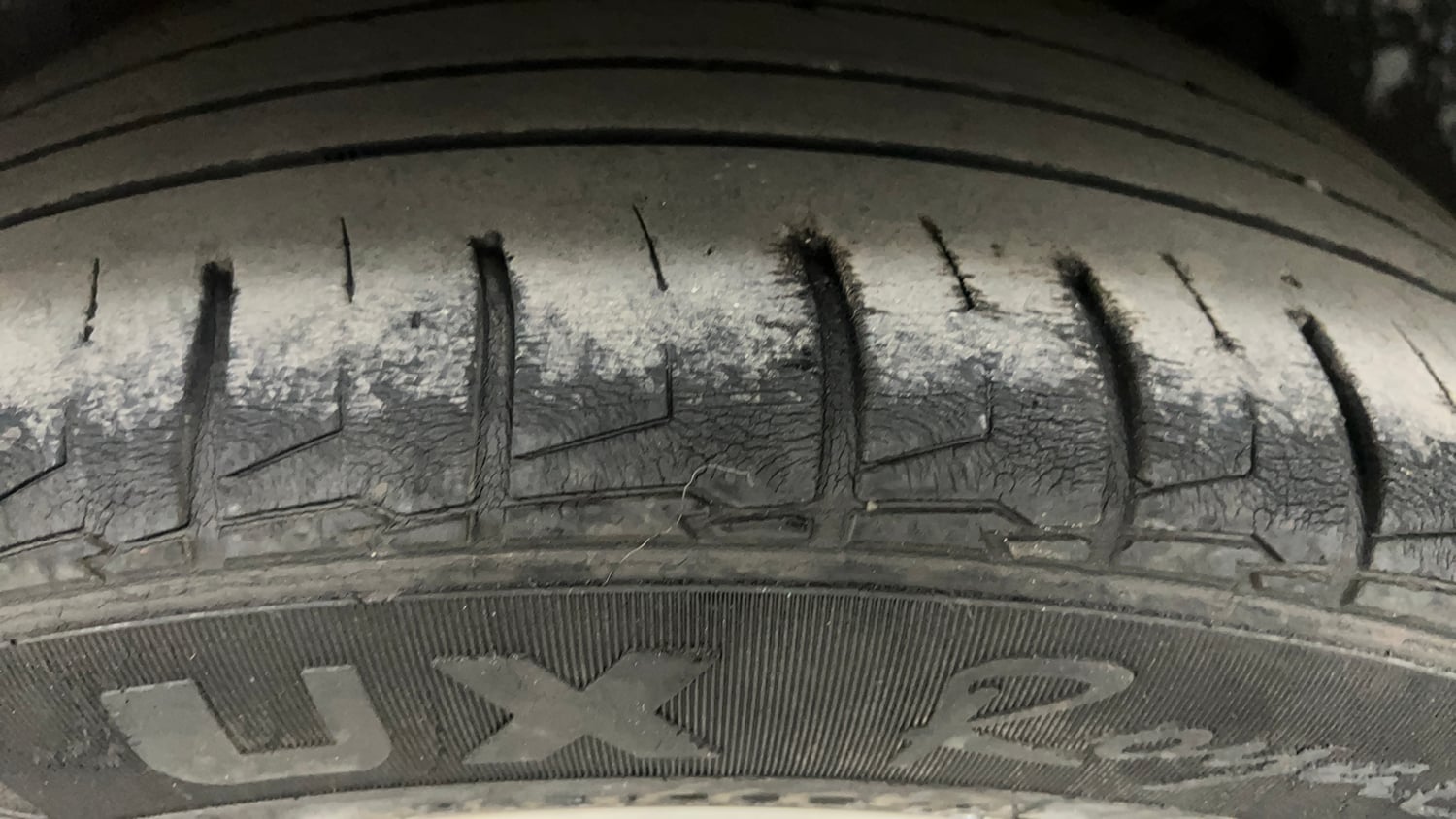 Used 2022 Kia Seltos X Line 1.4 DCT Petrol Automatic tyres LEFT REAR TYRE TREAD VIEW
