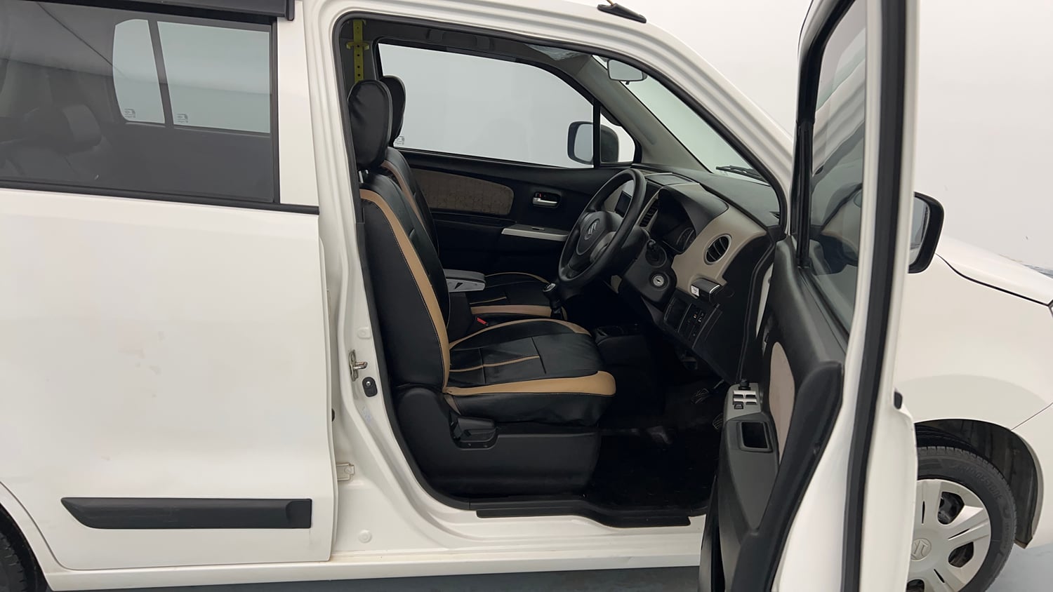 Used 2016 Maruti Suzuki Wagon R VXI Petrol Manual interior RIGHT SIDE FRONT DOOR CABIN VIEW