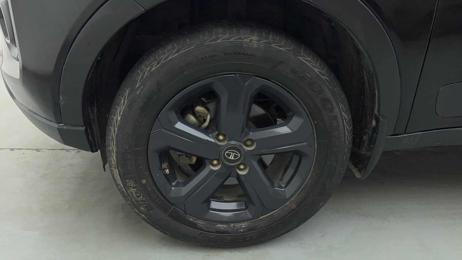 Used 2023 Tata Nexon XZ Plus (S) Dark Edition Petrol Manual tyres LEFT FRONT TYRE RIM VIEW