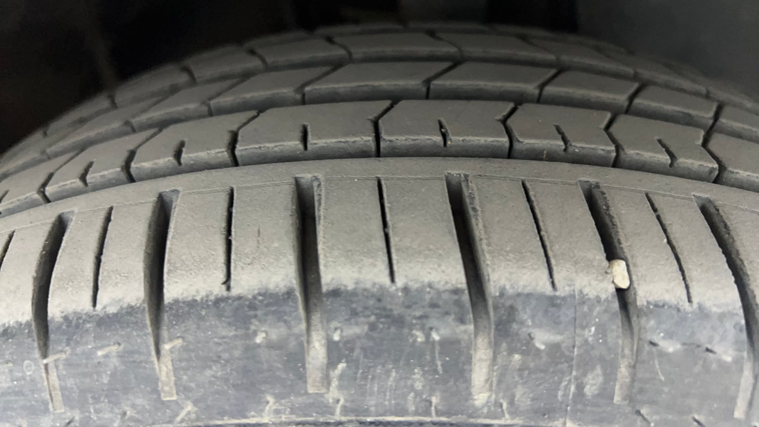 Used 2026 Hyundai New i20 Asta (O) 1.2 IVT Petrol Automatic tyres RIGHT FRONT TYRE TREAD VIEW