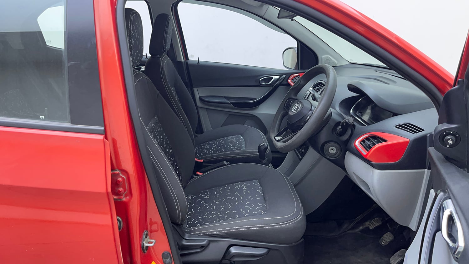 Used 2020 Tata Tiago XZ Plus Dual Tone Petrol Manual interior RIGHT SIDE FRONT DOOR CABIN VIEW