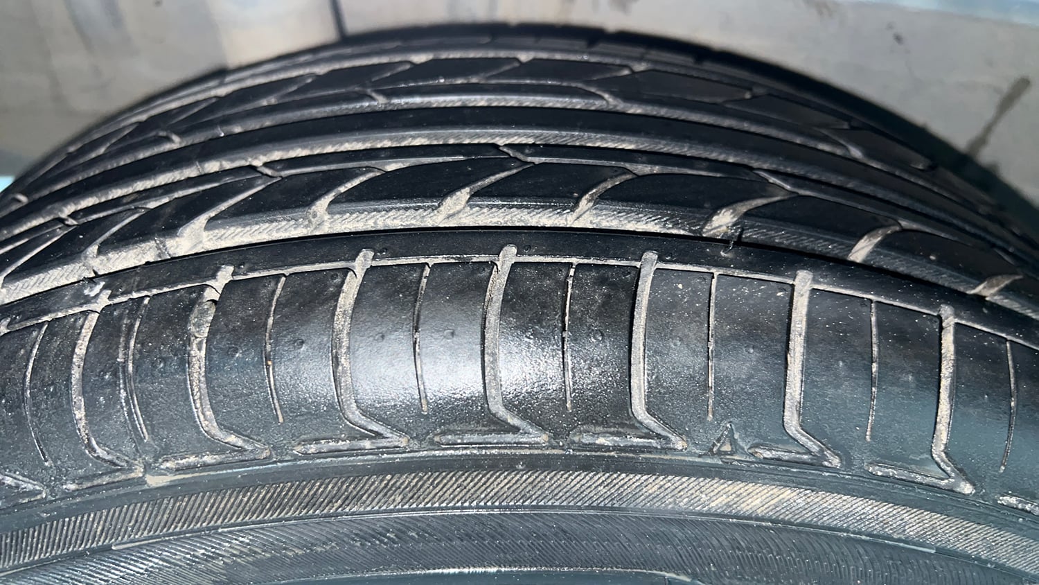 Used 2018 Maruti Suzuki Ignis Delta 1.2 AMT Petrol Automatic tyres RIGHT REAR TYRE TREAD VIEW