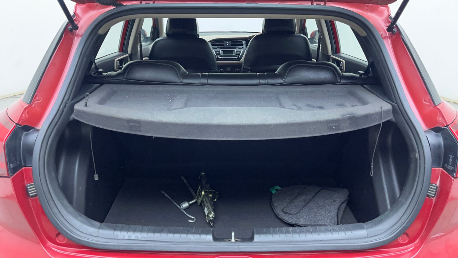 Used 2017 Hyundai Elite i20 Sportz 1.2 Petrol Manual interior DICKY INSIDE VIEW
