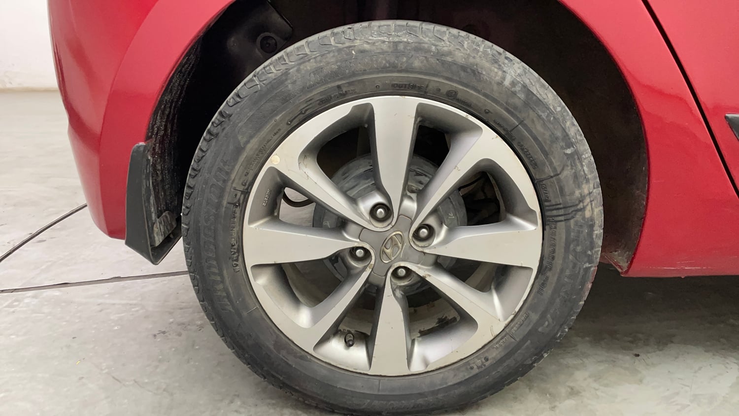 Used 2017 Hyundai Elite i20 Asta 1.2 (O) Petrol Manual tyres RIGHT REAR TYRE RIM VIEW