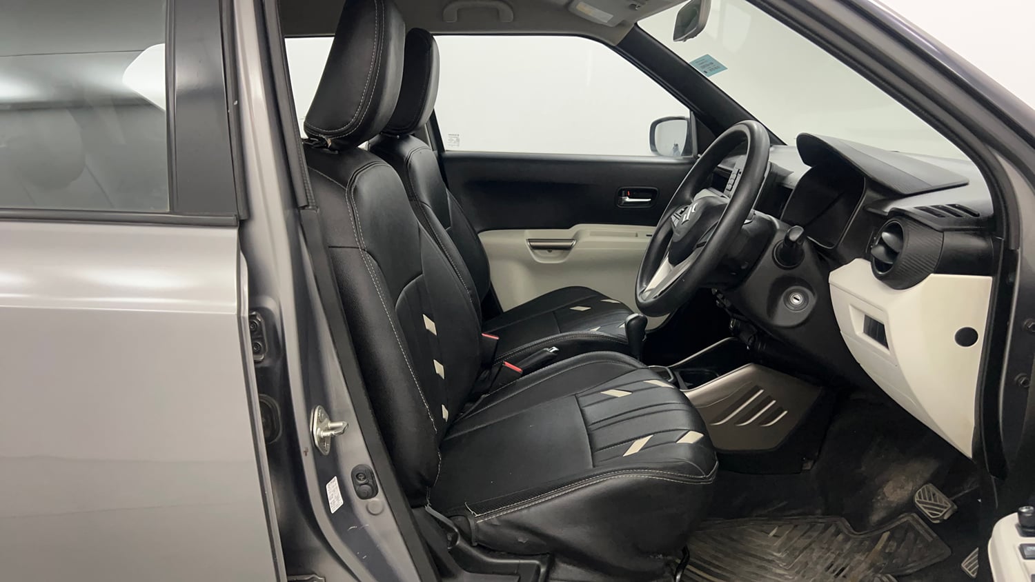 Used 2018 Maruti Suzuki Ignis Delta 1.2 AMT Petrol Automatic interior RIGHT SIDE FRONT DOOR CABIN VIEW