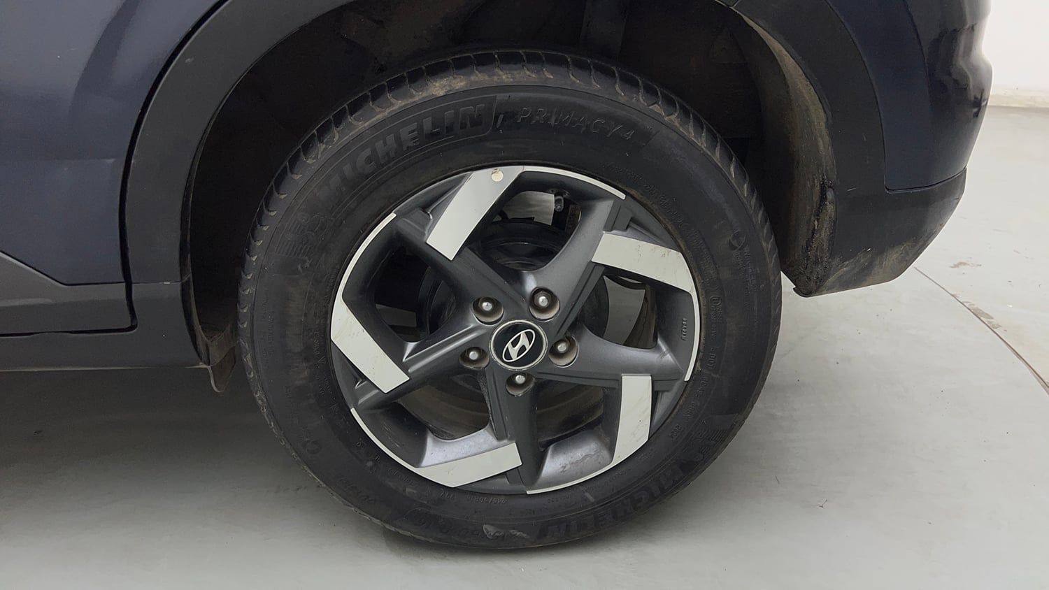 Used 2019 Hyundai Venue SX Plus 1.0 Turbo DCT Petrol Automatic tyres LEFT REAR TYRE RIM VIEW