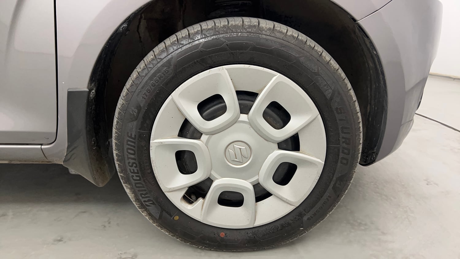 Used 2018 Maruti Suzuki Ignis Delta 1.2 AMT Petrol Automatic tyres RIGHT FRONT TYRE RIM VIEW
