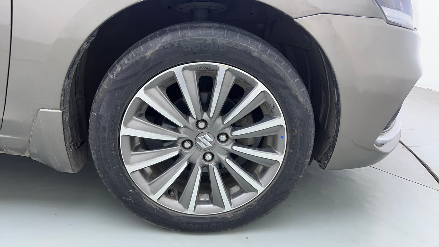 Used 2020 Maruti Suzuki Ciaz Alpha 1.5 AT Petrol Automatic tyres RIGHT FRONT TYRE RIM VIEW