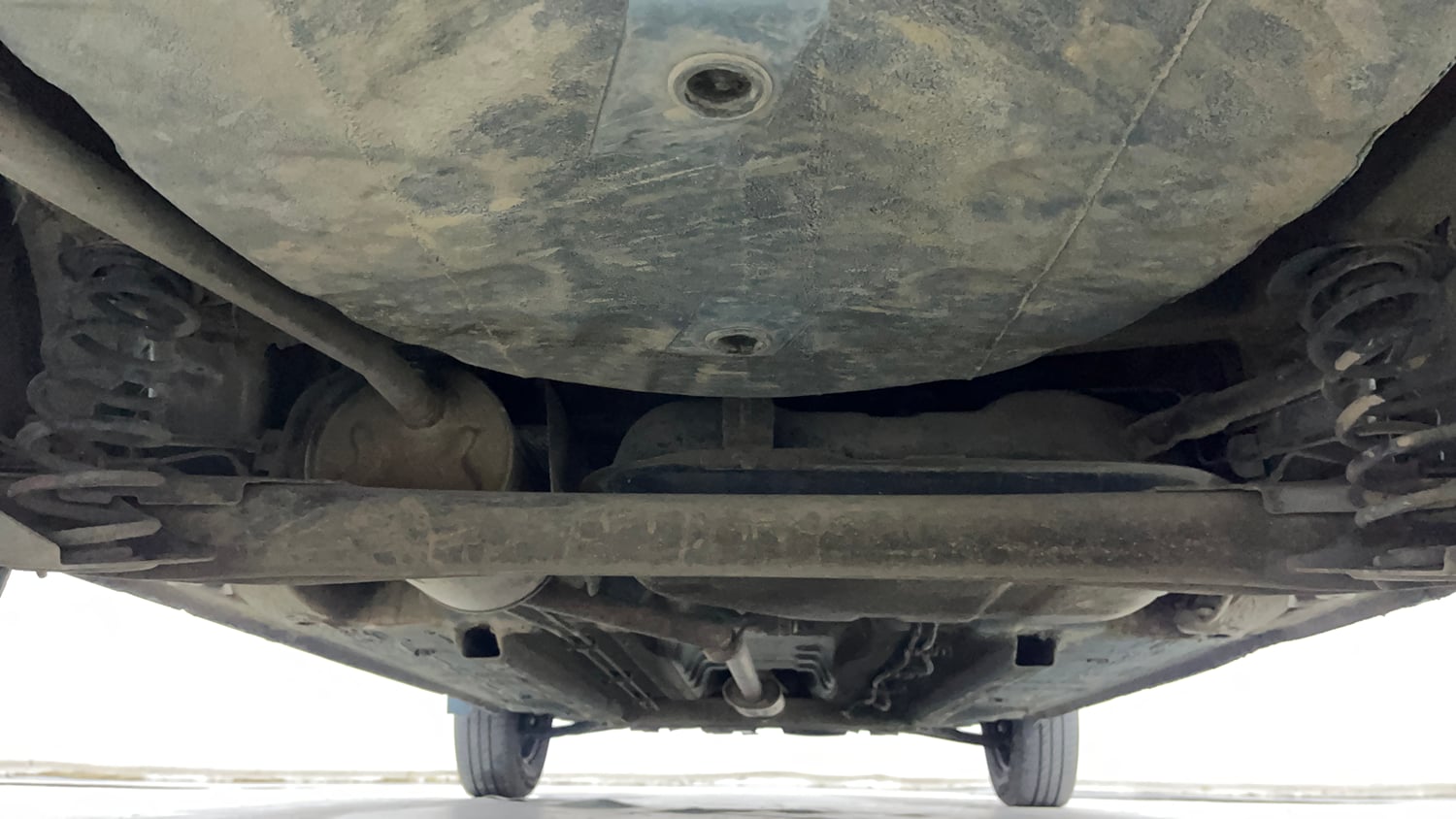 Used 2022 Renault Kwid RXT 1.0 (O) Petrol Manual extra REAR UNDERBODY VIEW (TAKEN FROM REAR)