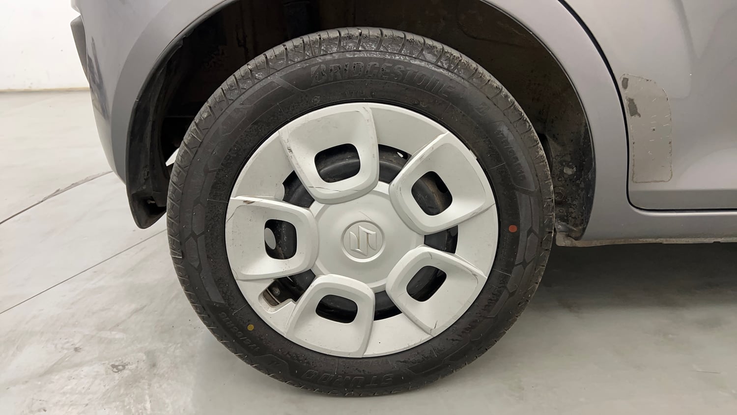 Used 2018 Maruti Suzuki Ignis Delta 1.2 AMT Petrol Automatic tyres RIGHT REAR TYRE RIM VIEW