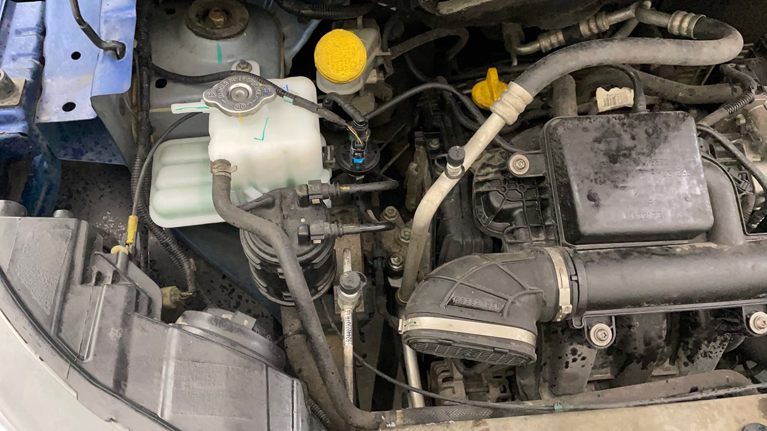 Used 2021 Renault Triber RXZ Petrol Manual engine ENGINE RIGHT SIDE VIEW
