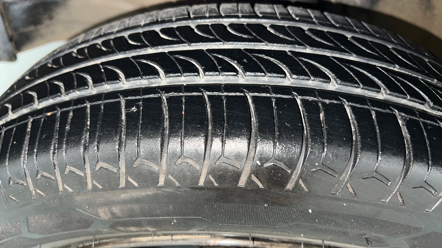 Used 2016 Maruti Suzuki Wagon R VXI Petrol Manual tyres LEFT FRONT TYRE TREAD VIEW