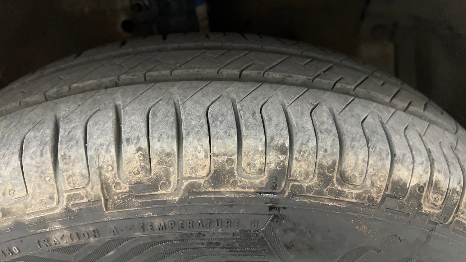 Used 2014 Maruti Suzuki Swift VXi Petrol Manual tyres RIGHT FRONT TYRE TREAD VIEW