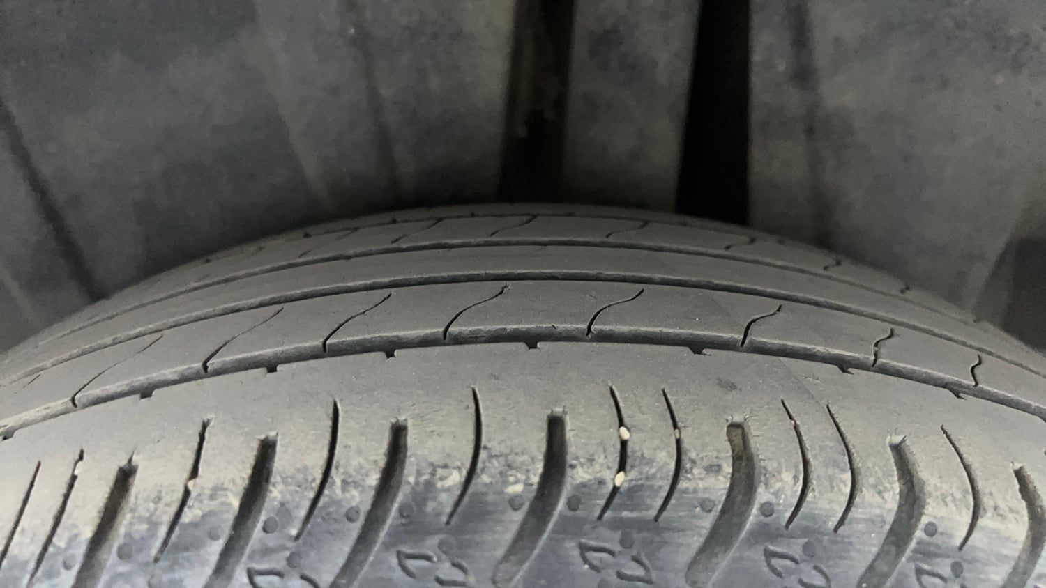 Used 2024 Maruti Suzuki XL6 Zeta MT Petrol Petrol Manual tyres LEFT REAR TYRE TREAD VIEW