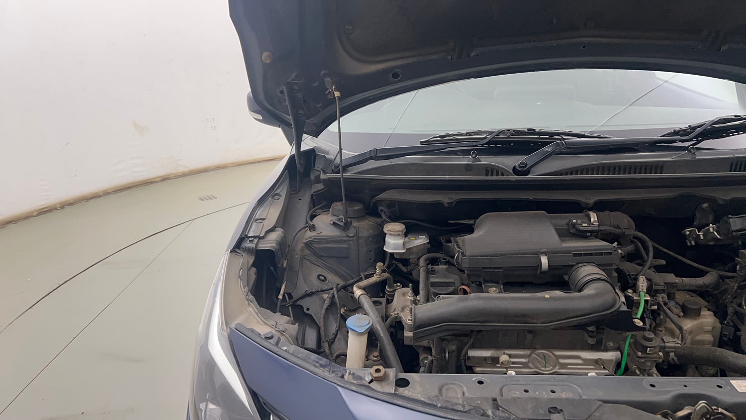 Used 2022 Maruti Suzuki Baleno Zeta AGS Petrol Automatic engine ENGINE RIGHT SIDE HINGE & APRON VIEW