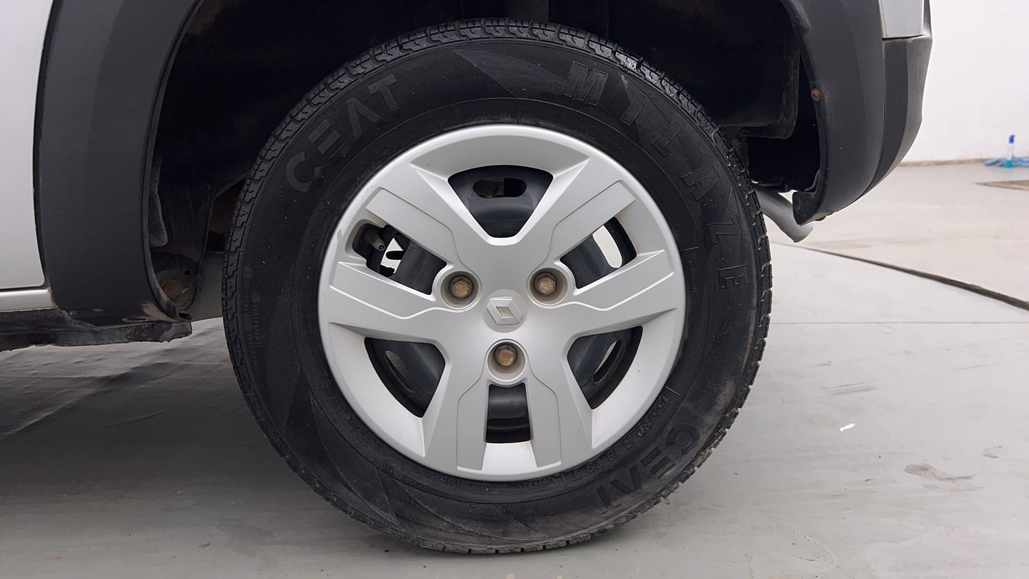 Used 2016 Renault Kwid RXT Petrol Manual tyres LEFT REAR TYRE RIM VIEW