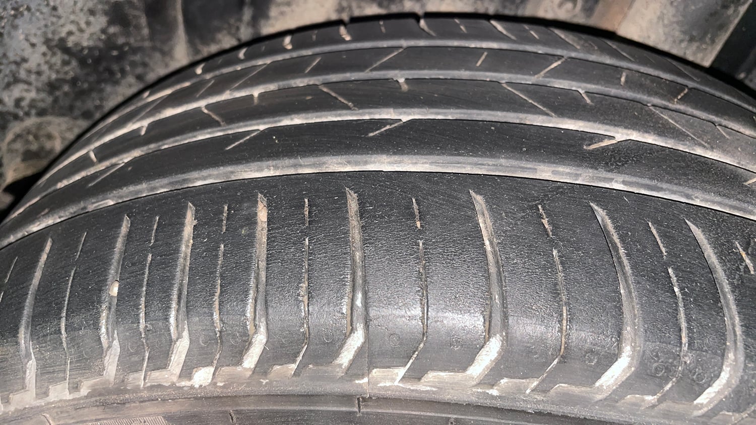 Used 2022 Volkswagen Virtus Topline 1.0 TSI AT Petrol Automatic tyres LEFT REAR TYRE TREAD VIEW