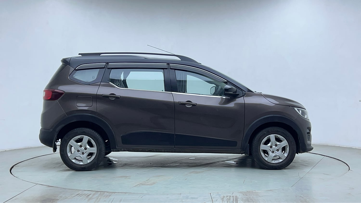 Used 2022 Renault Triber Limited Edition AMT Petrol Automatic exterior RIGHT SIDE VIEW