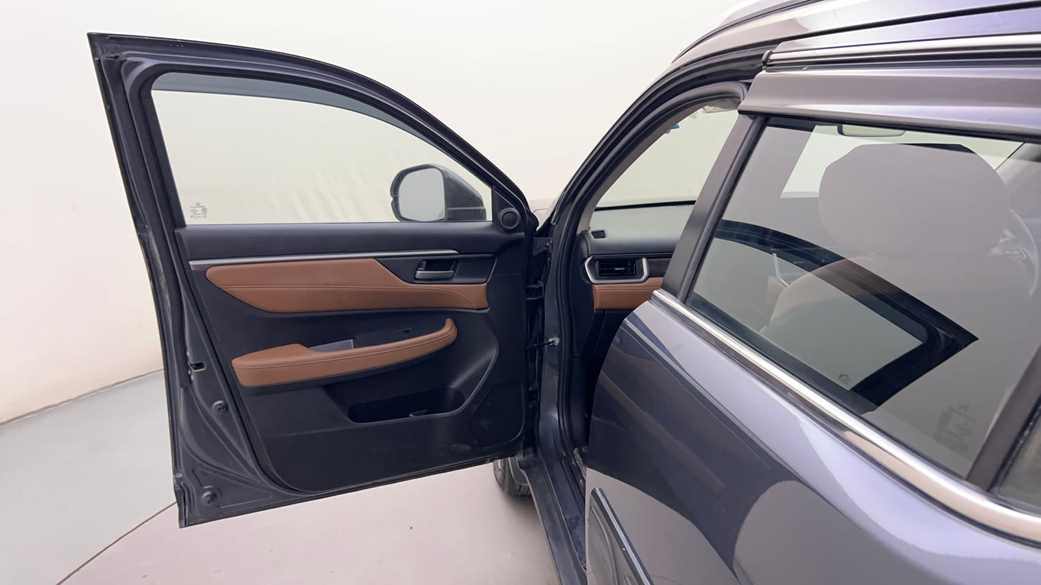 Used 2025 Honda Elevate ZX CVT Petrol Automatic interior LEFT FRONT DOOR OPEN VIEW