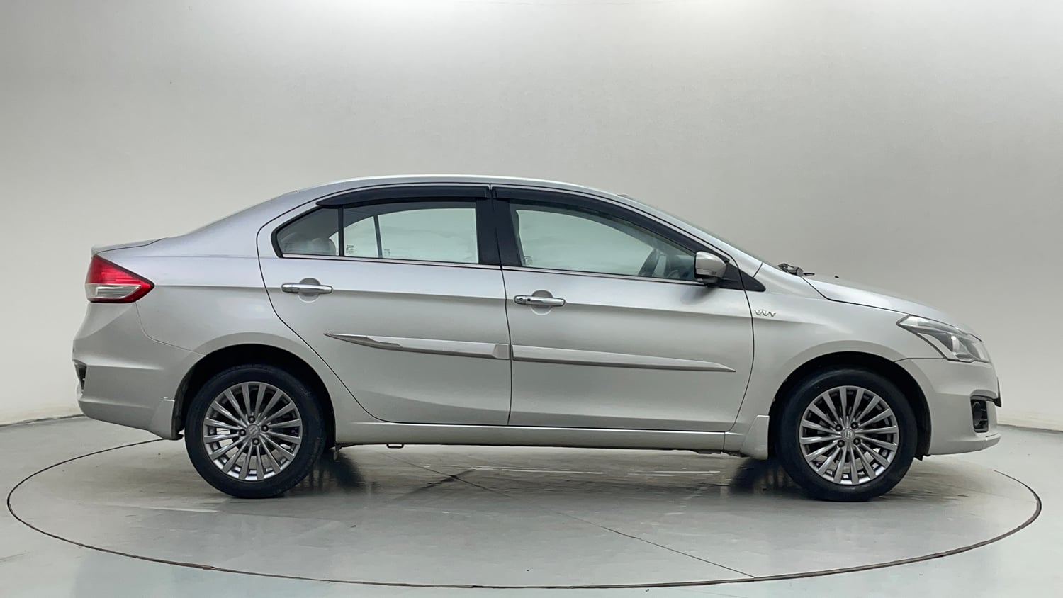Used 2017 Maruti Suzuki Ciaz ZXi  AT Petrol Automatic exterior RIGHT SIDE VIEW
