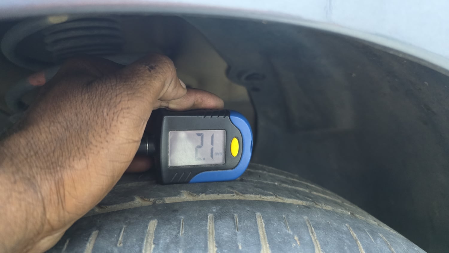 Used 2017 Hyundai Elite i20 Asta 1.4 CRDI Diesel Manual tyres RIGHT FRONT TYRE TREAD VIEW