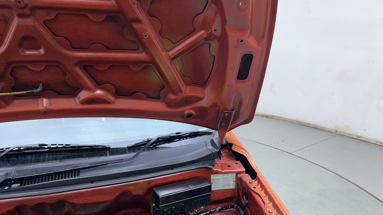 Used 2015 Maruti Suzuki Alto K10 VXi (O) Petrol Manual engine ENGINE LEFT SIDE HINGE & APRON VIEW