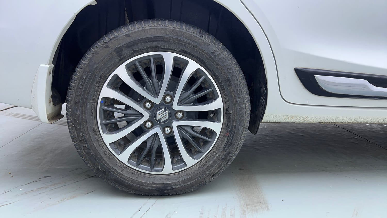 Used 2023 Maruti Suzuki Ertiga ZXi (O) CNG Cng Manual tyres RIGHT REAR TYRE RIM VIEW