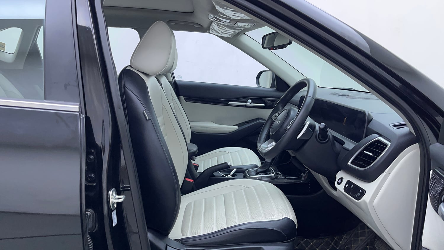 Used 2024 kia Seltos HTX 1.5 Petrol IVT Petrol Automatic interior RIGHT SIDE FRONT DOOR CABIN VIEW