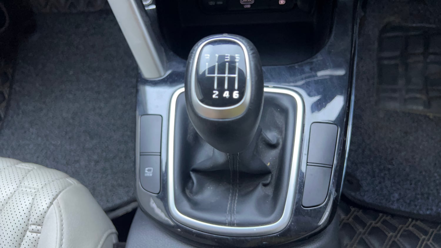 Used 2022 Kia Seltos HTX 1.5 Petrol Manual interior GEAR  KNOB VIEW